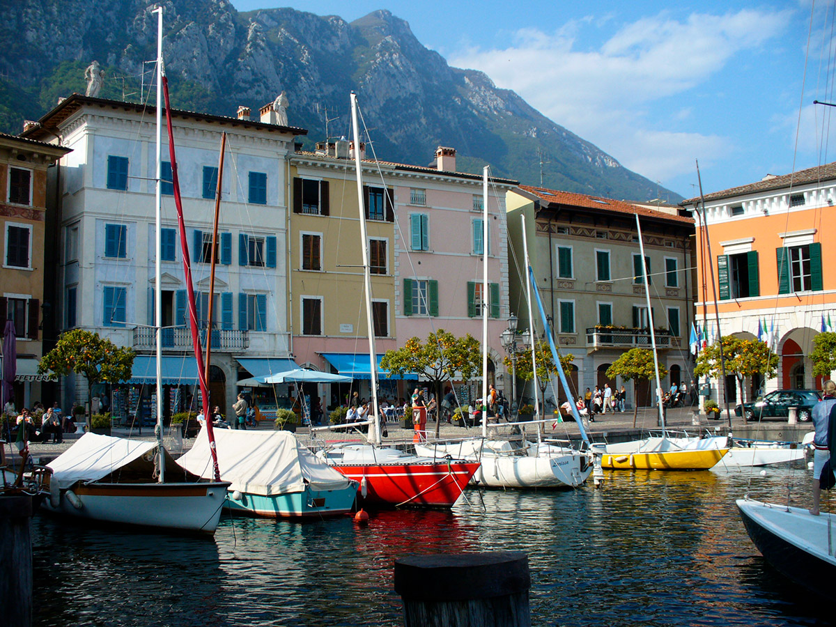 Il porto di Gargnano sul Garda